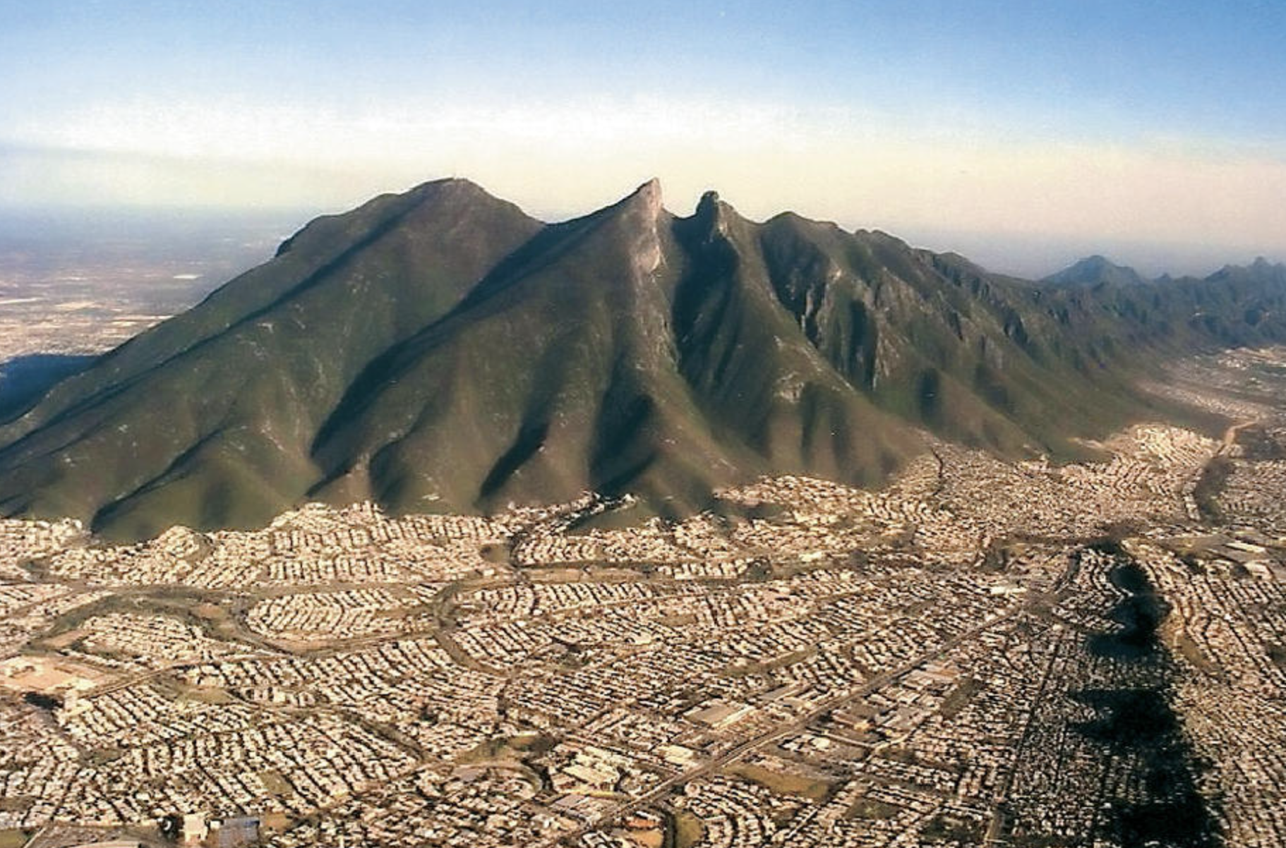 La foto del cerro de la silla en Monterrey México, despejado